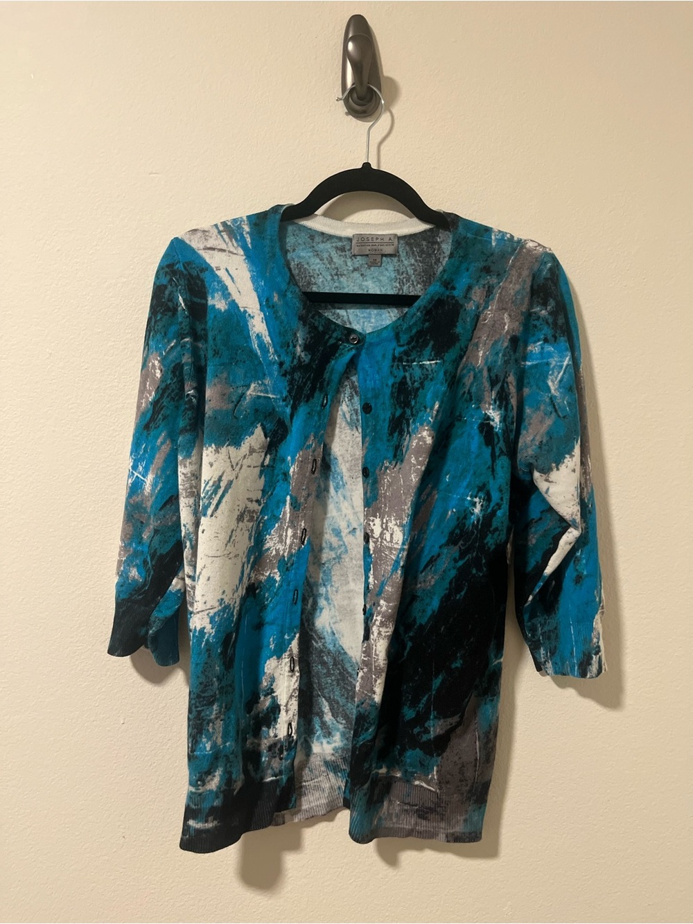 Joseph a three quarter sleeve cardigan in blue black and white fun print